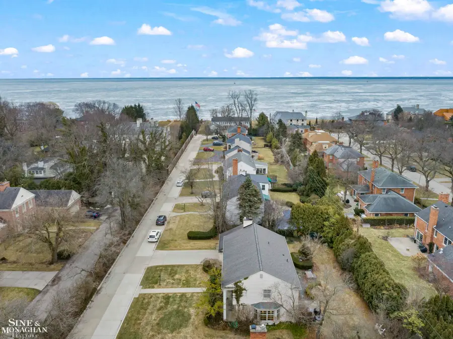 11 Wellington PL, Grosse Pointe, MI 48230 - #2