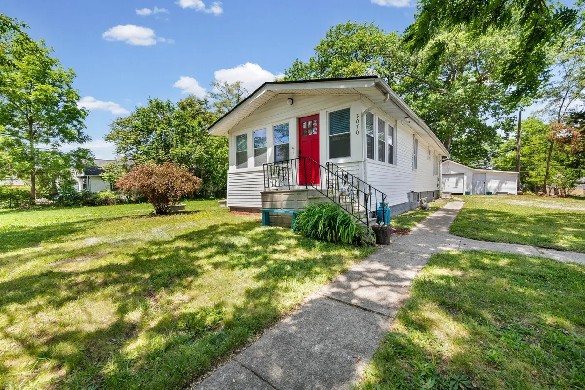 3070 Grove ST, Keego Harbor, MI 48320 - #1