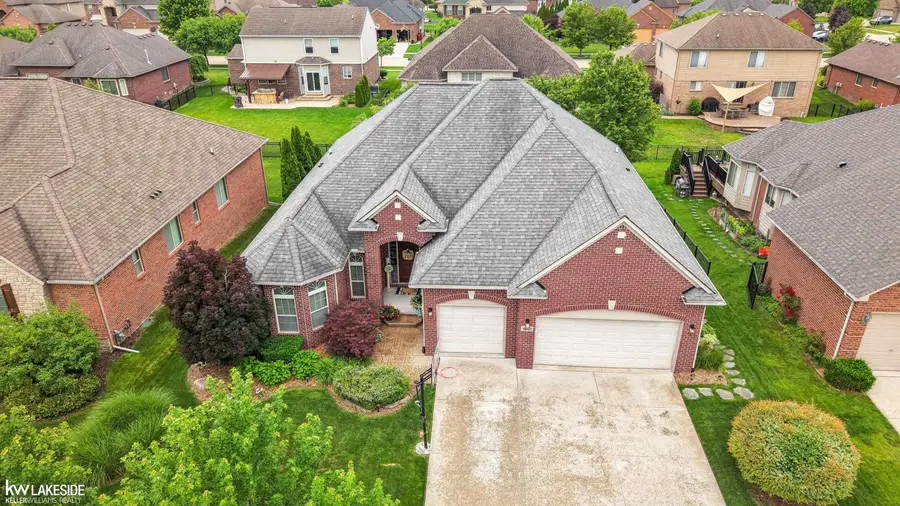 18202 Tiger DR, Macomb, MI 48042 - #2