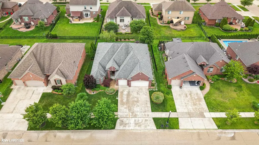 18202 Tiger DR, Macomb, MI 48042 - #3
