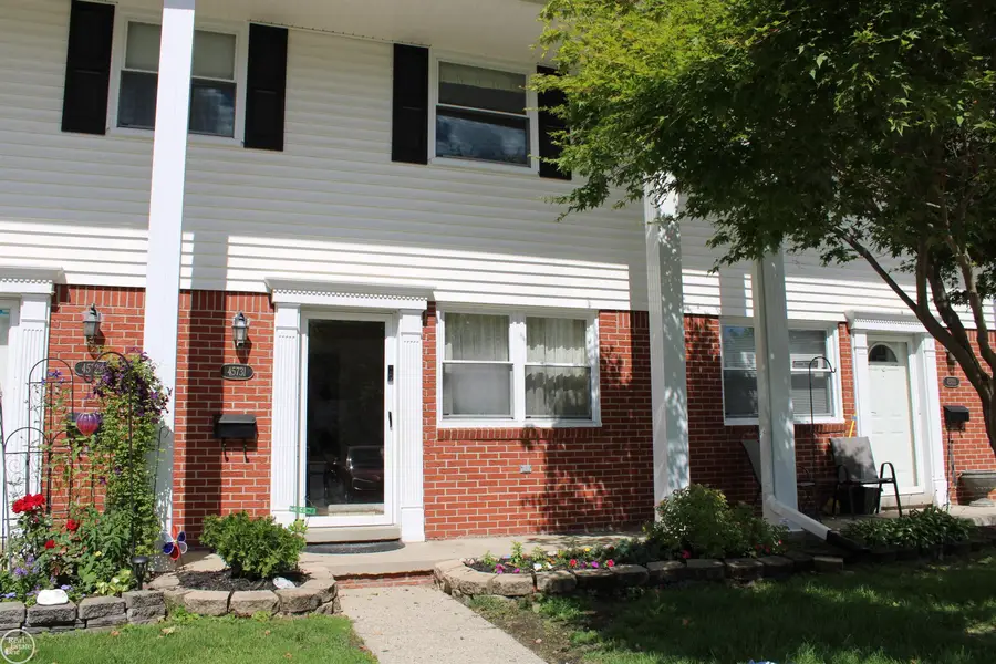 45731 Kensington ST, Utica, MI 48317 - #3