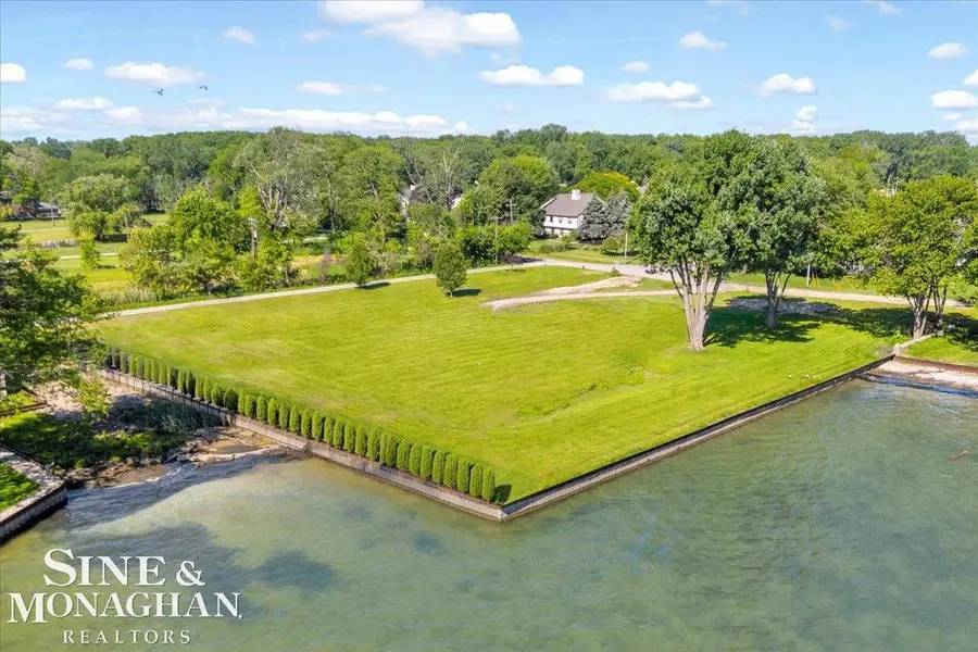 35190 Jeffers CT, Harrison Township, MI 48045 - #2