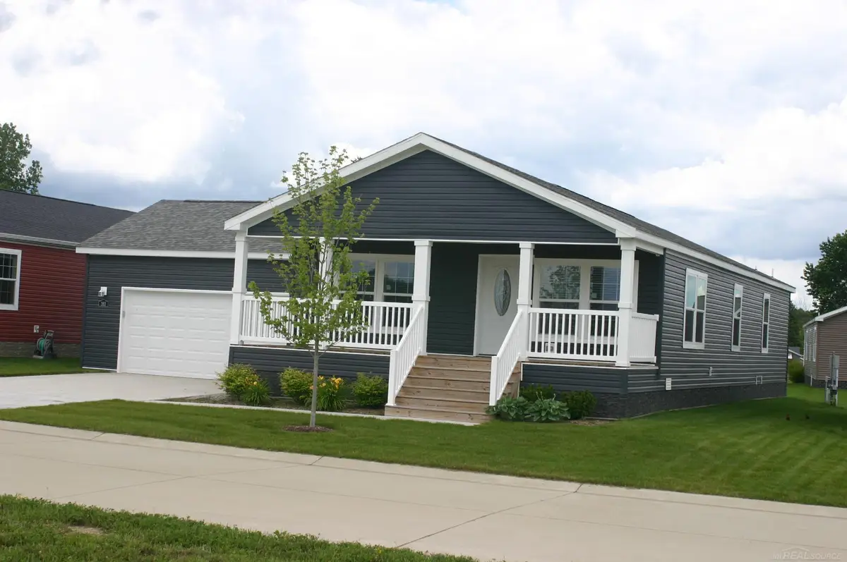 262 Riviera DR, Lapeer, MI 48446 - #1