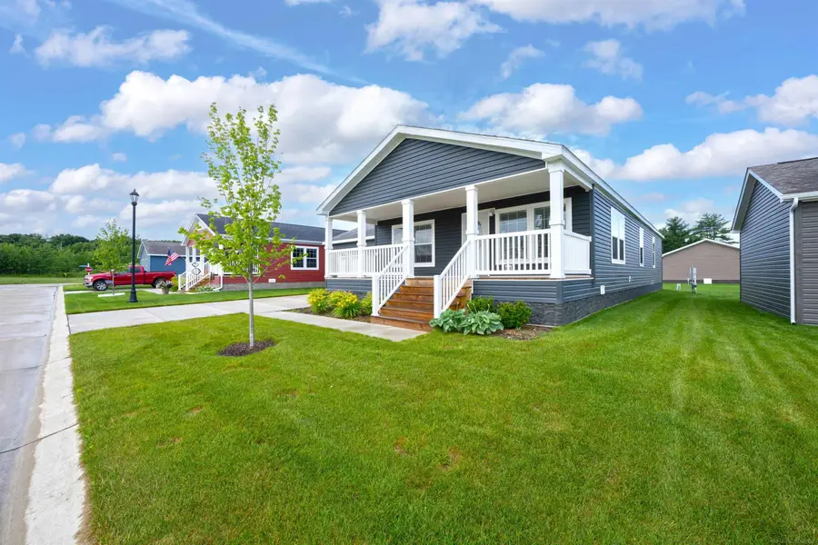 262 Riviera DR, Lapeer, MI 48446 - #2
