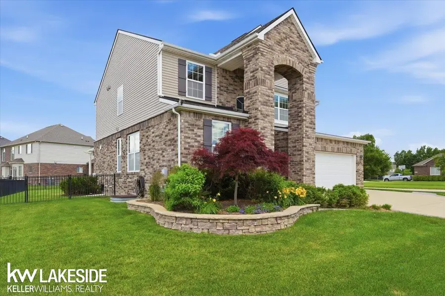 21965 Bellewood DR, Macomb, MI 48044 - #3