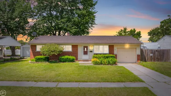 42251 BETLEY DR, SterlingHeights, MI 48313