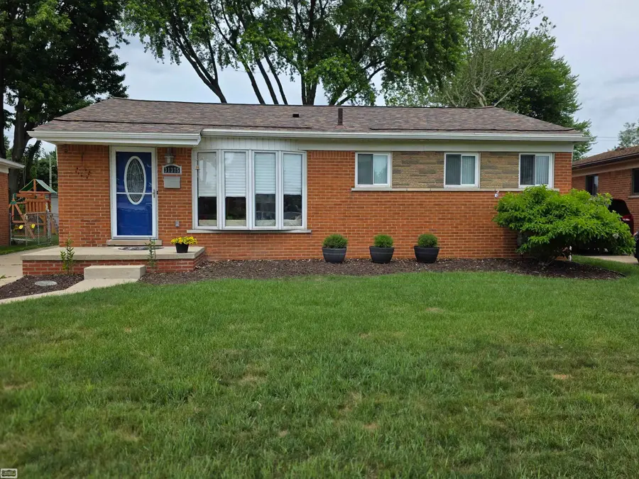 31375 W Wind DR, Fraser, MI 48026 - #3
