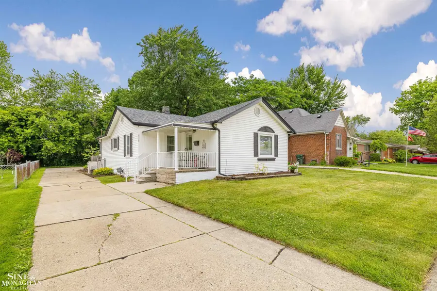 29719 Maplegrove ST, Saint Clair Shores, MI 48082 - #3