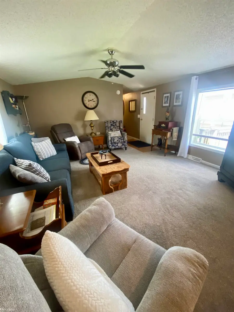 15308 Cartier DR, Clinton Township, MI 48038 - #3