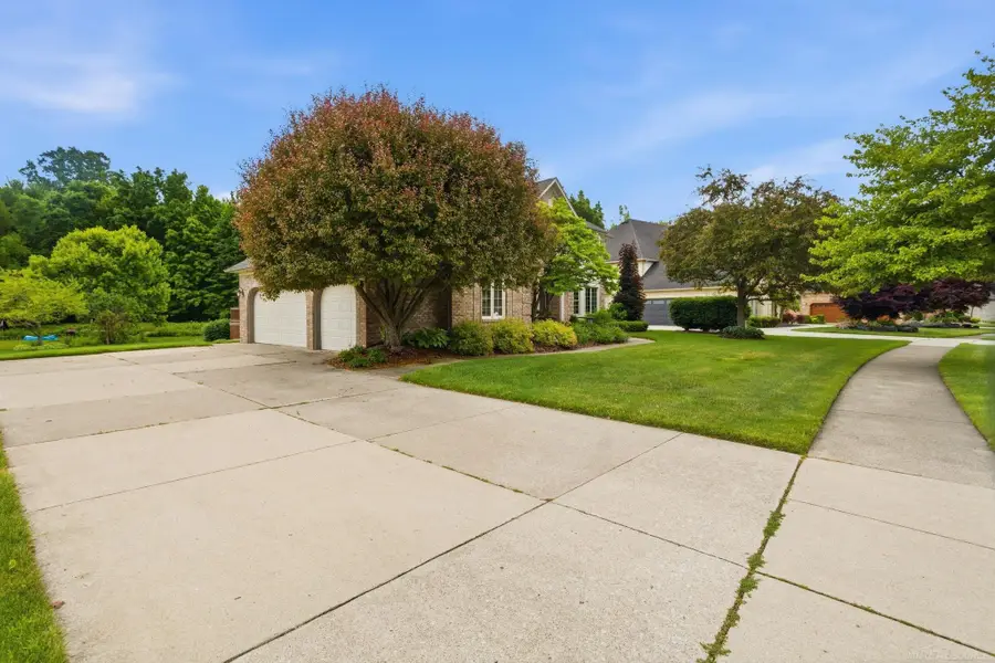 14450 Knightsbridge DR, Shelby, MI 48315 - #3