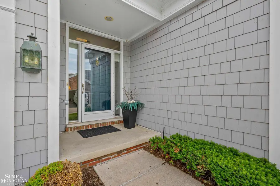 9005 Harbor PL, Saint Clair Shores, MI 48080 - #2