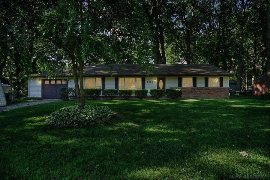 21940 Ulrich ST, Clinton Township, MI 48036 - #3