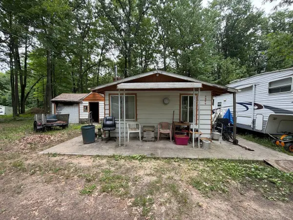 2060 Lois, Harrison, MI 48625