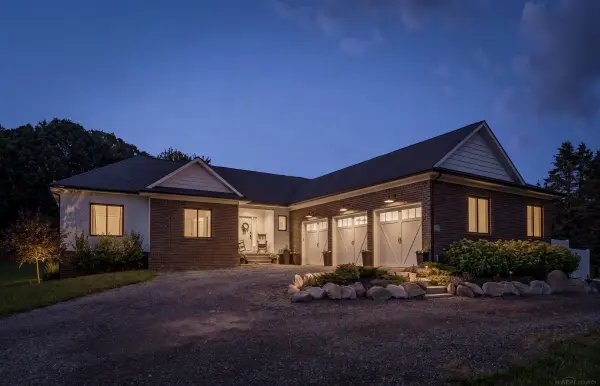 370 Windridge LN, Ortonville, MI 48462