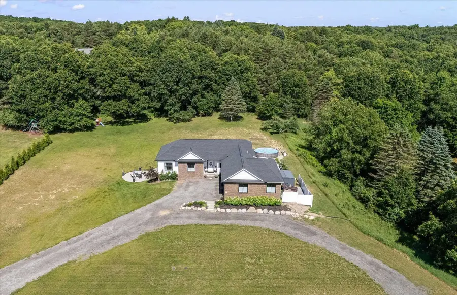 370 Windridge LN, Ortonville, MI 48462 - #2