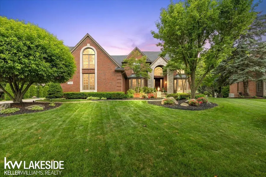 1387 Pebble Ridge DR, Rochester, MI 48307 - #2