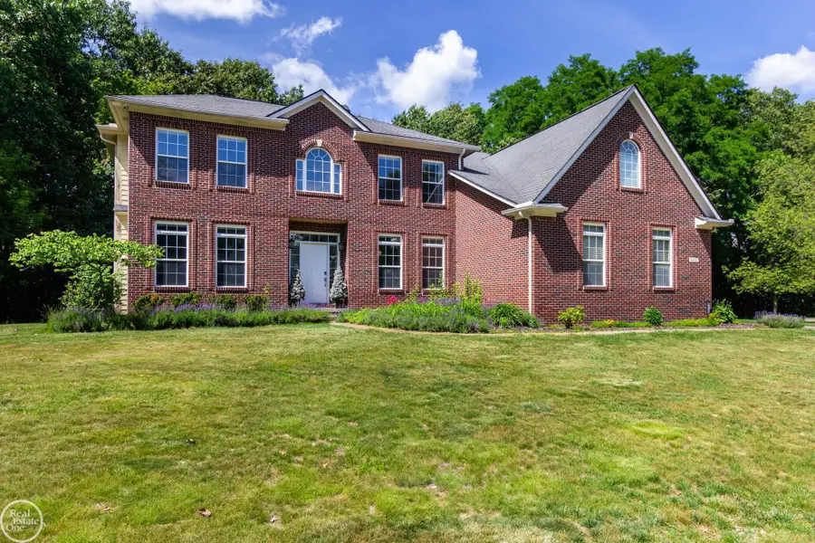 5426 Murray CT, Waterford, MI 48327 - #2