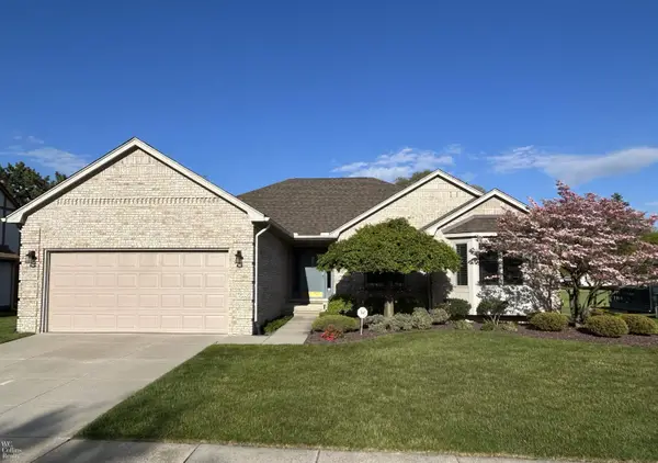 32490 Pine Ridge DR, Warren, MI 48093