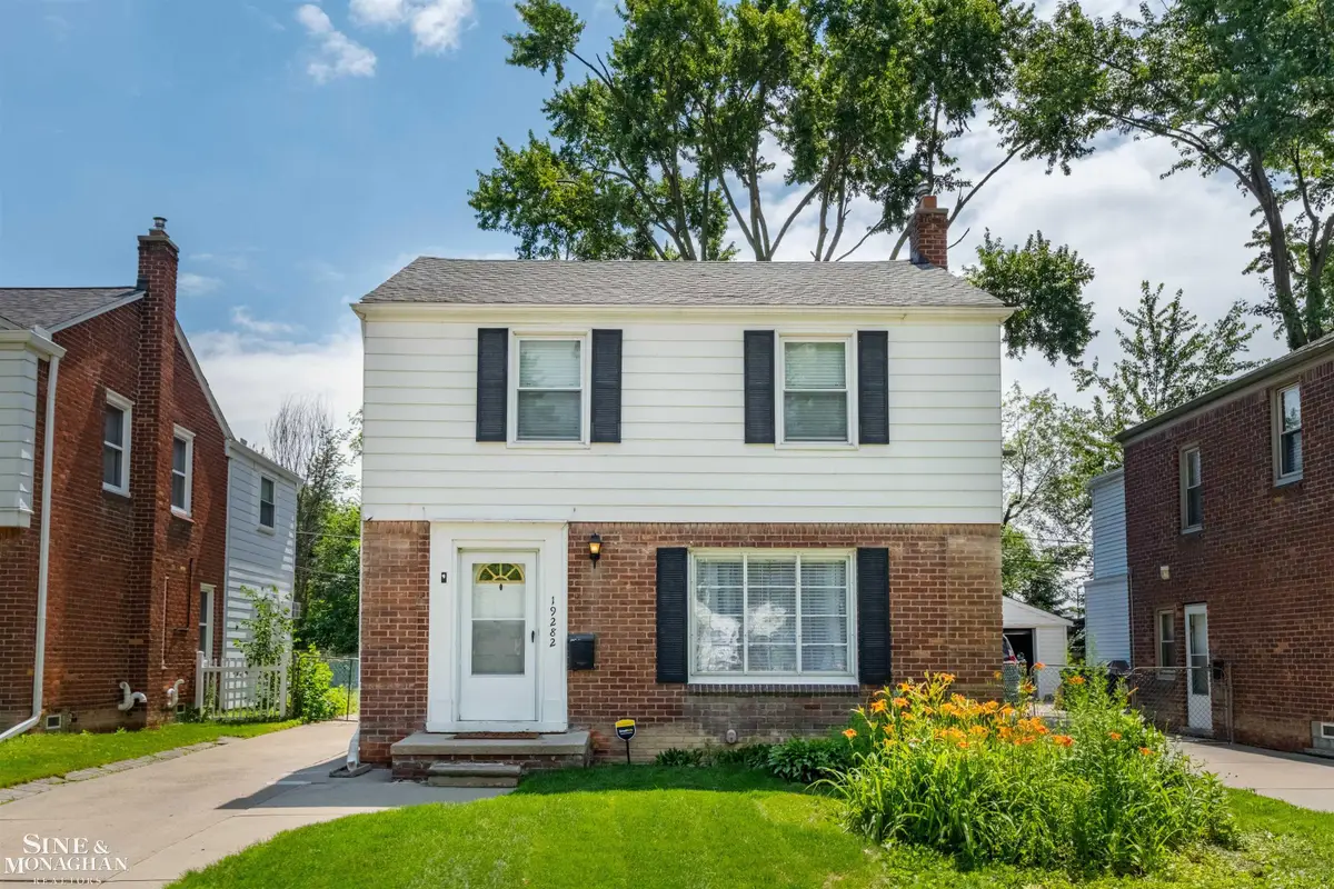 19282 Raymond ST, Grosse Pointe Woods, MI 48236 - #1