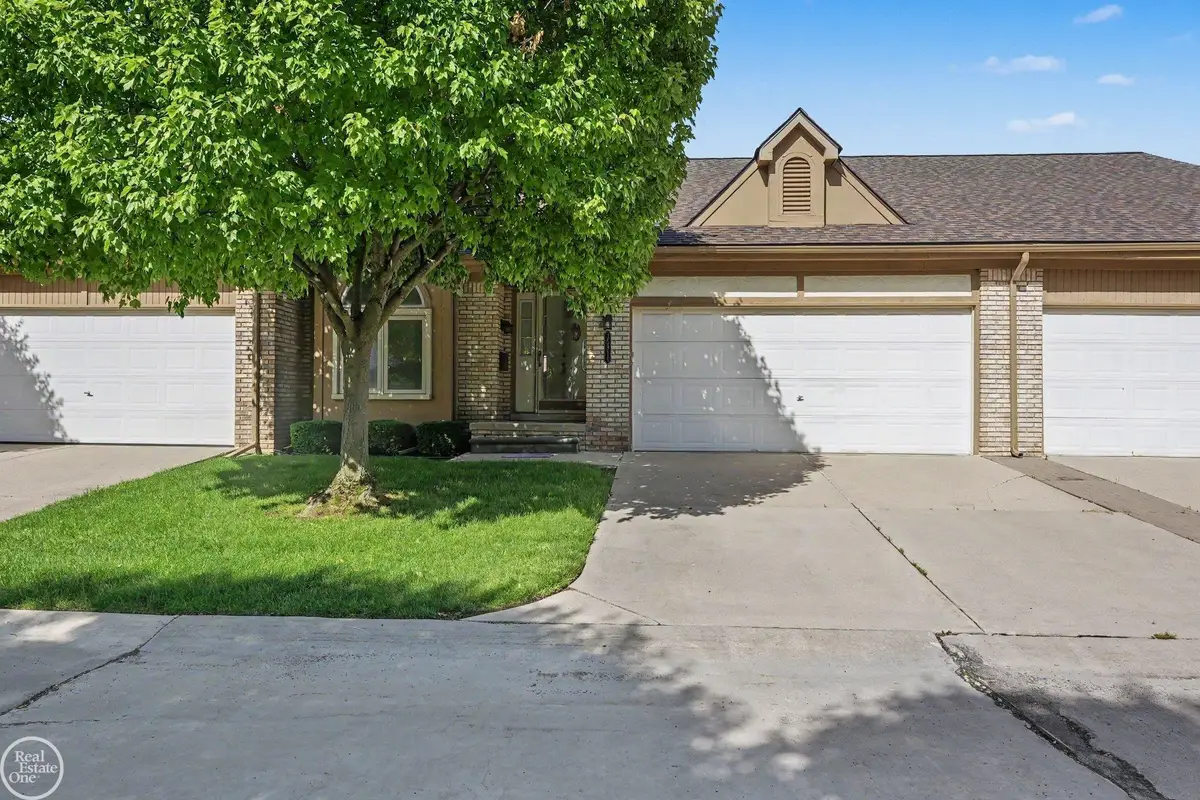 35914 Fierimonte DR, Clinton Township, MI 48035 - #1