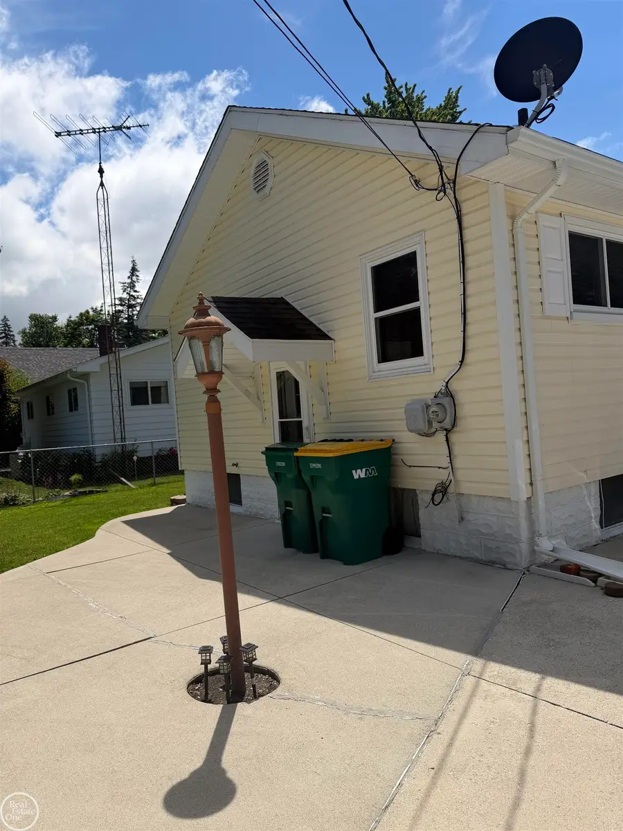 804 WATERLOO ST, Saint Clair, MI 48079 - #3