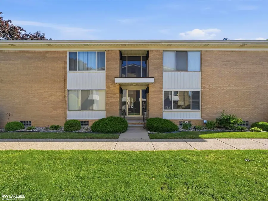 21382 Beaconsfield ST, Saint Clair Shores, MI 48080 - #2