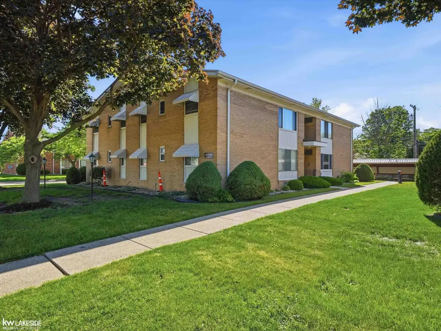 21382 Beaconsfield ST, Saint Clair Shores, MI 48080 - #3