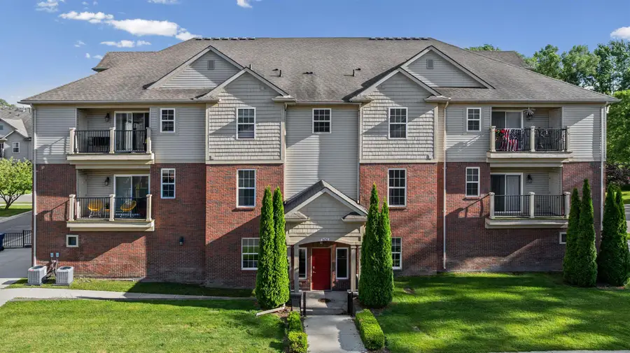 5656 Flagstaff Pines DR, Utica, MI 48317 - #2