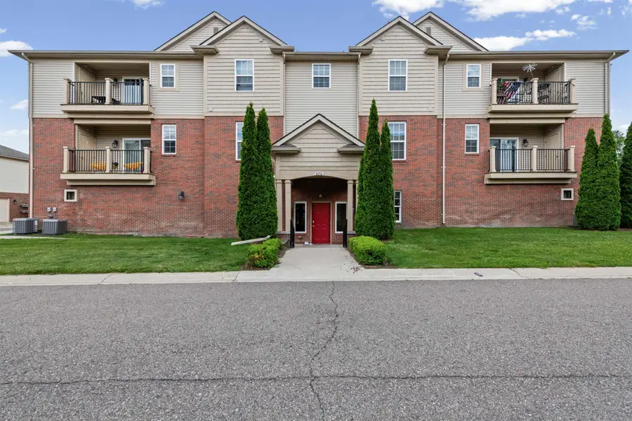 5656 Flagstaff Pines DR, Utica, MI 48317 - #3