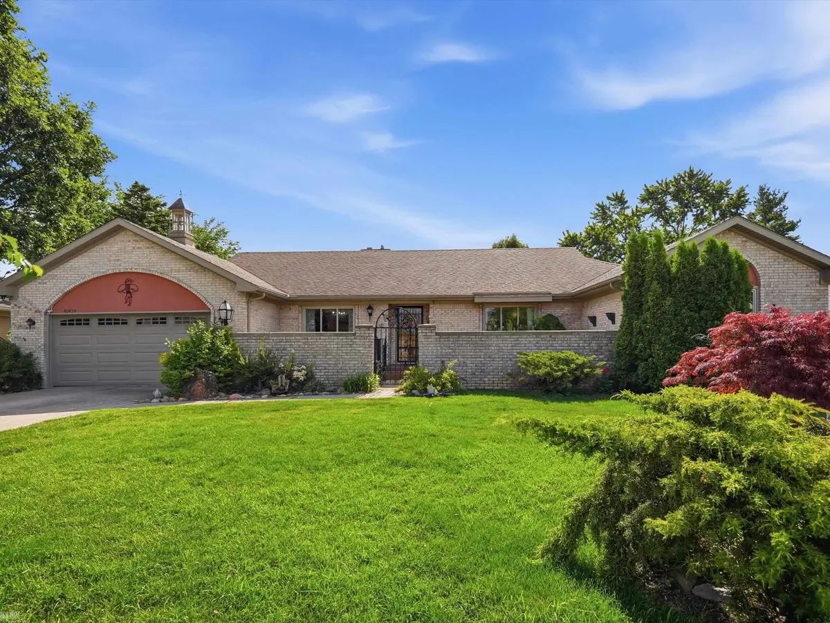 42424 Tessmer DR, Sterling Heights, MI 48314 - #1