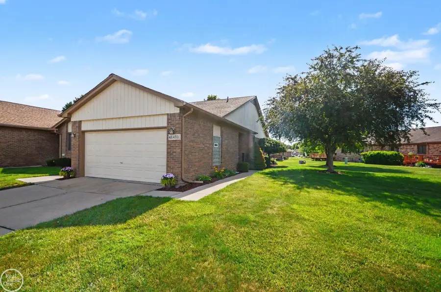 48470 Rosewood LN, Chesterfield, MI 48051 - #3