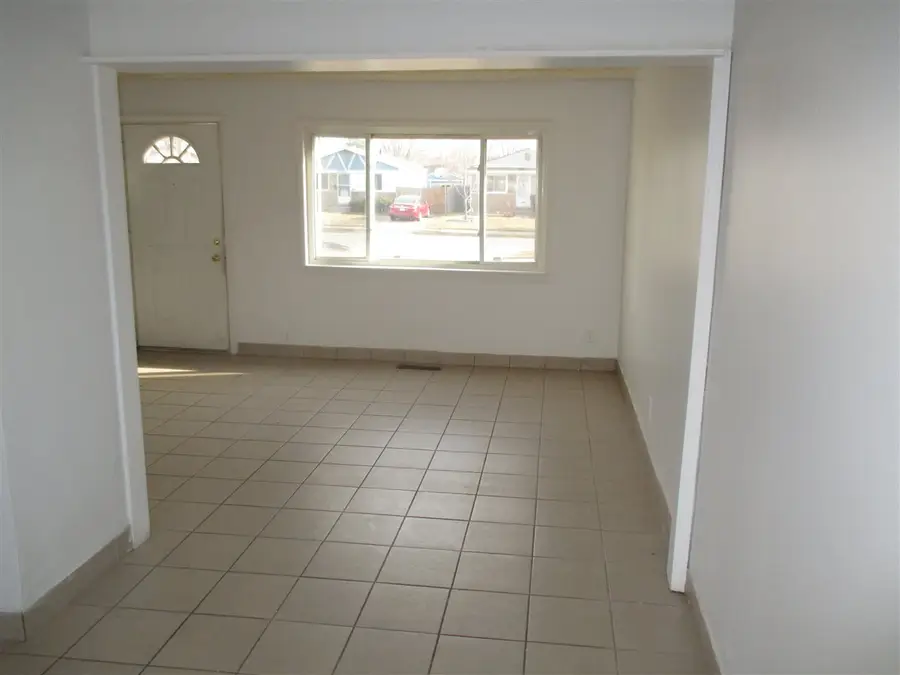 19777 Abrahm ST, Clinton Township, MI 48035 - #2