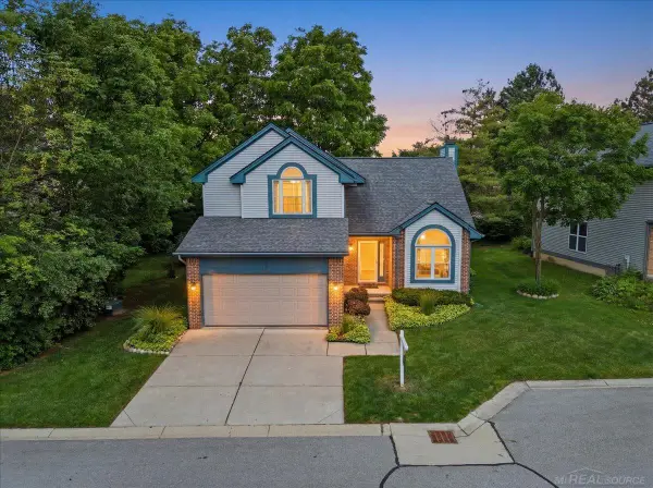23183 Potomac CIR, Farmington, MI 48335