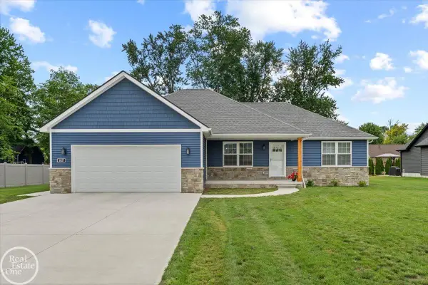 1827 Riley RD, St, MI 48079