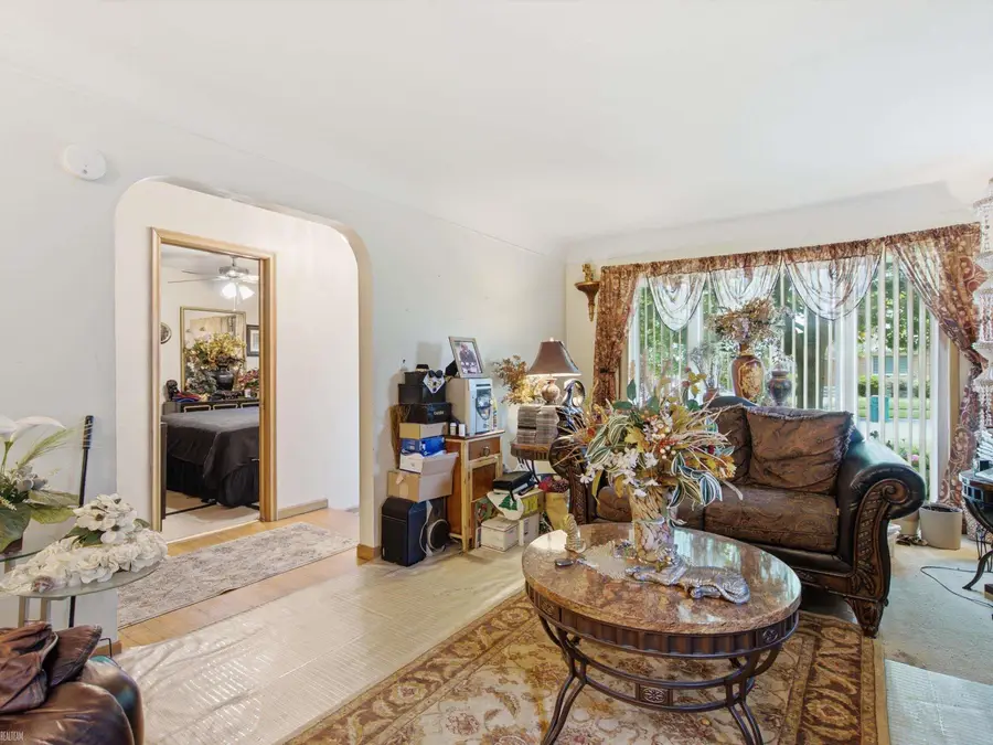 17101 Sprenger AVE, Eastpointe, MI 48021 - #2