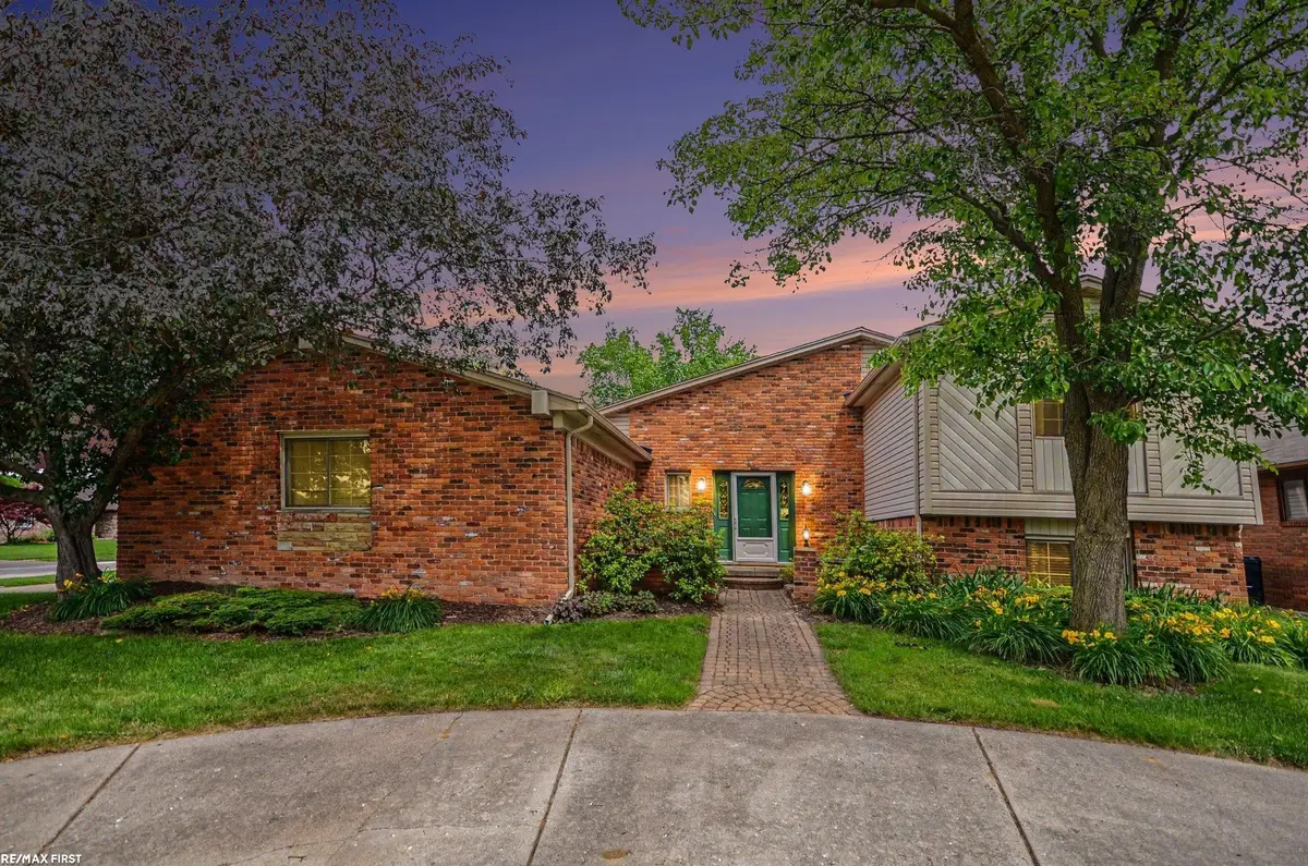 38258 Luxbury CT, Sterling Heights, MI 48312 - #1