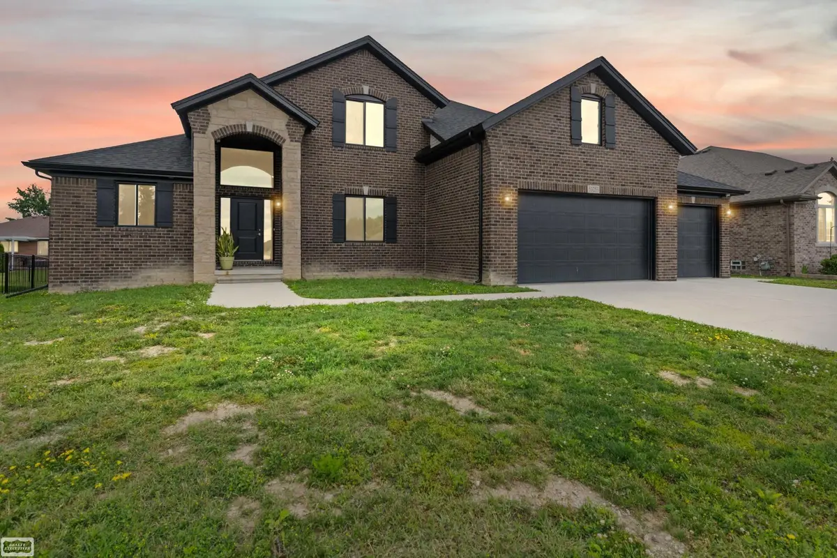 53253 Sams LN, Chesterfield, MI 48047 - #1