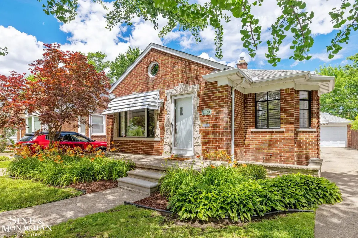 21175 Lochmoor ST, Harper Woods, MI 48225 - #1
