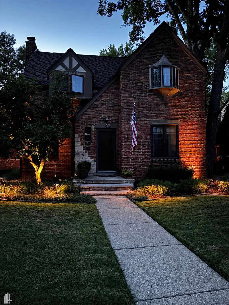 762 W Oakridge STS, Ferndale, MI 48220 - #2
