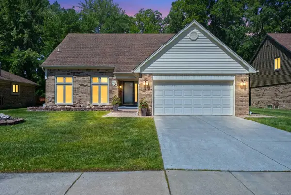 40219 Denbigh DR, SterlingHeights, MI 48310