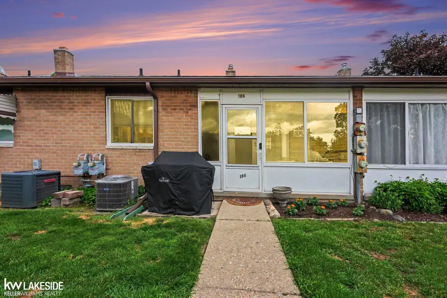 8401 18 Mile RD, Sterling Heights, MI 48313 - #3