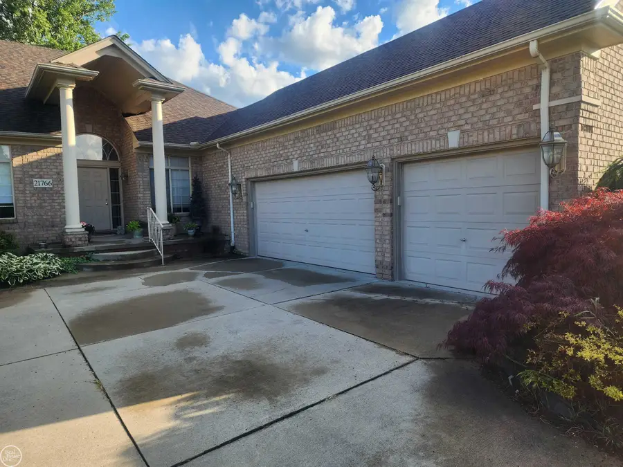 21766 Ambassador DR, Macomb, MI 48044 - #2