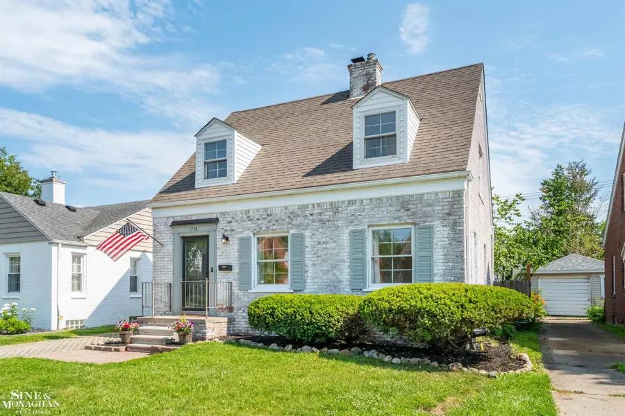 1776 Hampton RD, Grosse Pointe Woods, MI 48236 - #2