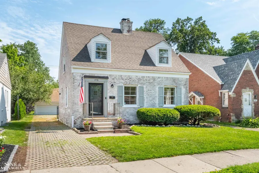 1776 Hampton RD, Grosse Pointe Woods, MI 48236 - #3