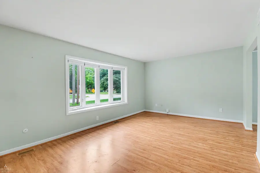 23425 Barfield ST, Farmington Hills, MI 48336 - #3