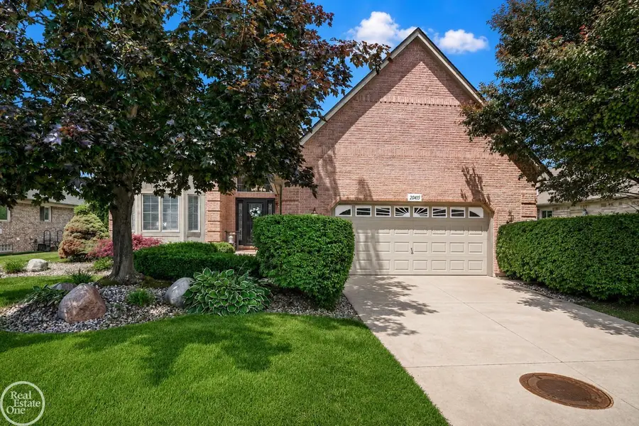 20415 Balmoral DR, Macomb, MI 48044 - #2