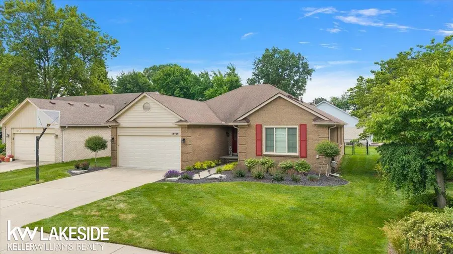 13746 Wellington DR, Sterling Heights, MI 48313 - #3