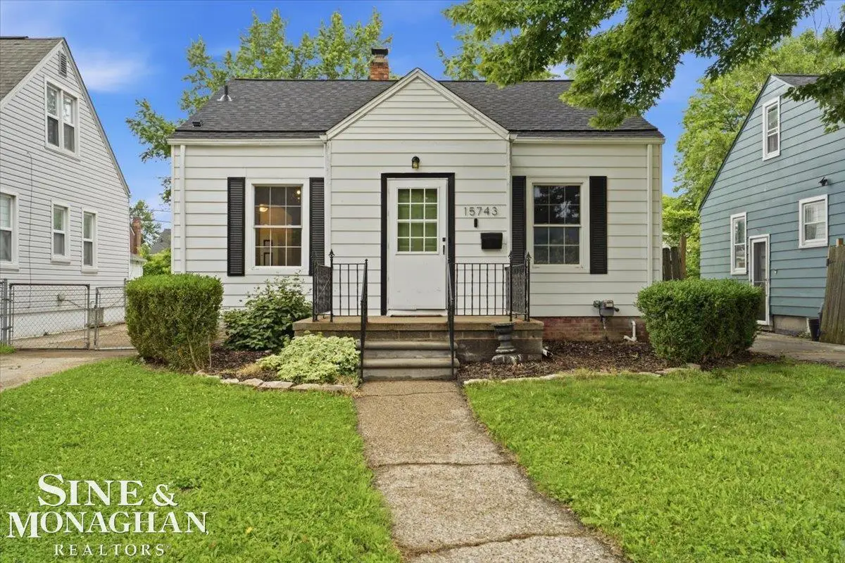 15743 Ash AVE, Eastpointe, MI 48021 - #1