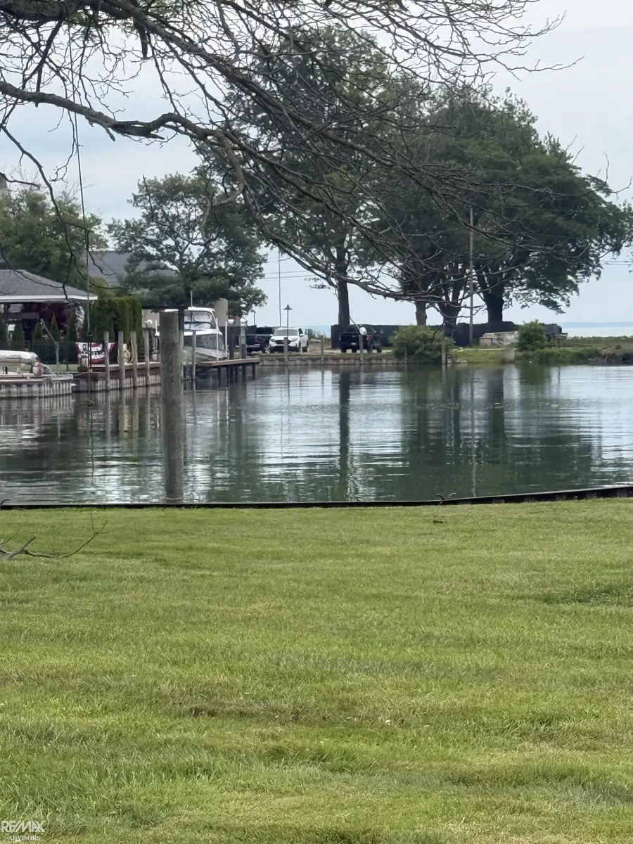 34011 Lotties DR, Chesterfield, MI 48047 - #2