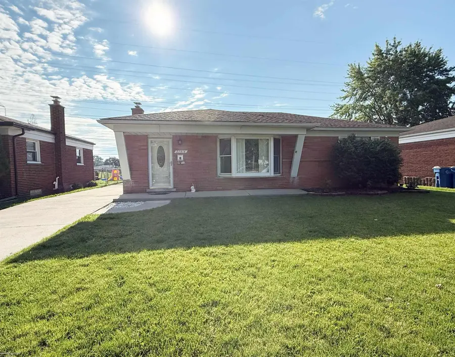 27514 Palomino ST, Warren, MI 48093 - #2